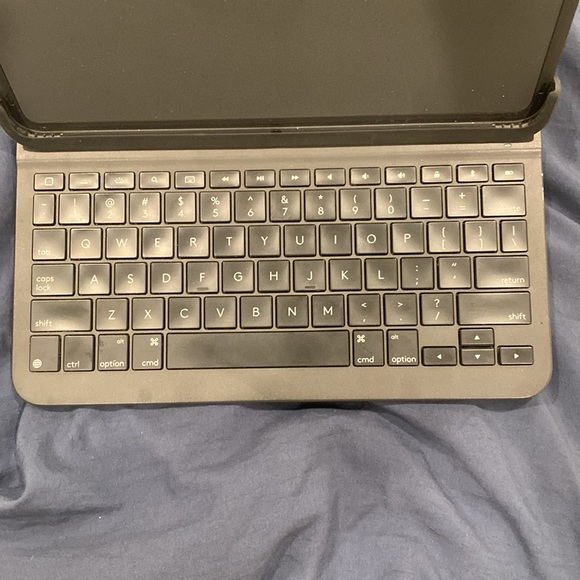 ⌨️ Logitech Slim Folio Pro for Ipad Pro 11” ⌨️ - Picture 6 of 6